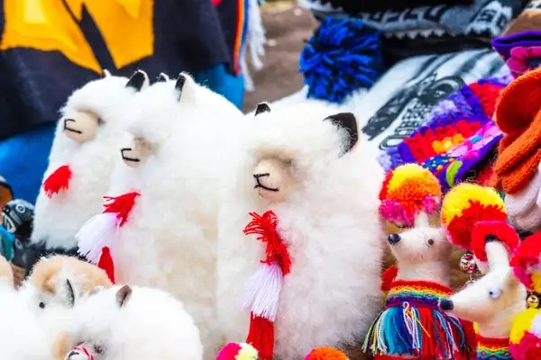 Descubre la riqueza cultural de los mercados artesanales en Perú
