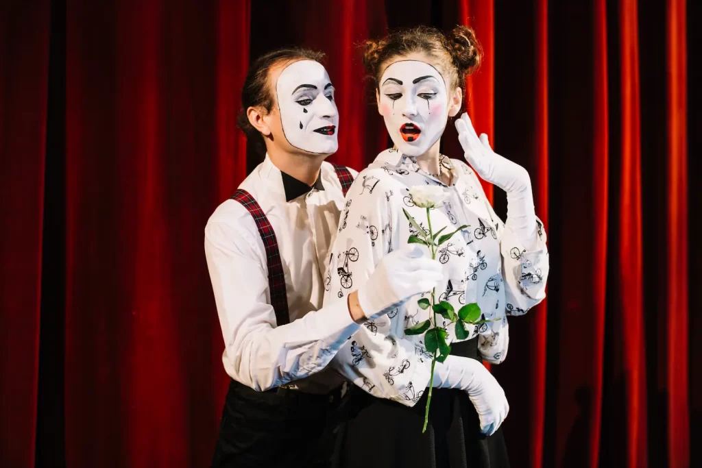 actores transmiten emociones en el teatro y la televisión
