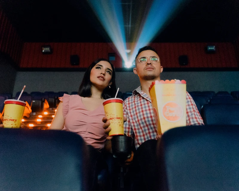 pareja en el cine
