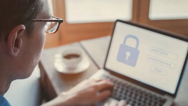 Consejos esenciales para proteger tu información personal desde casa