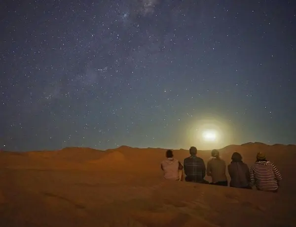 Observación estelar en las dunas de Ica