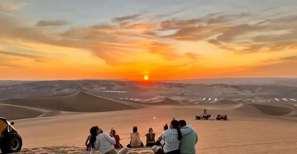 Ver el atardecer desde las dunas