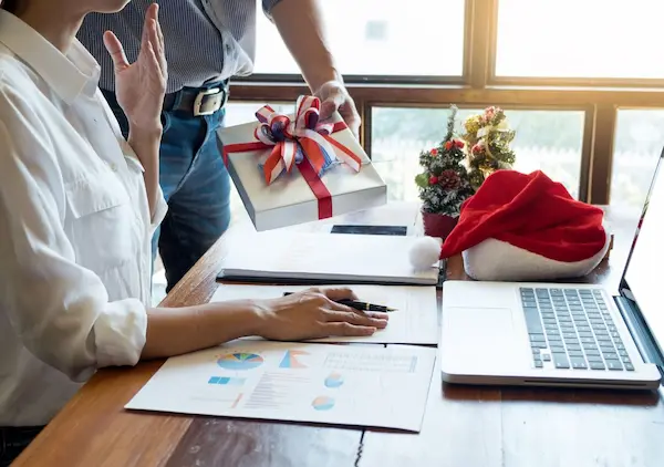 ¿Por qué es importante elegir bien los regalos navideños para equipos de trabajo?