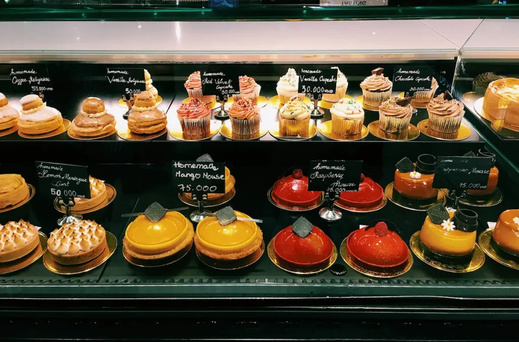 Elección de platos, mostrando que el precio no siempre define los platos más vendidos en restaurantes