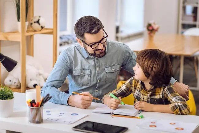 Diferencia entre educación en casa y educación tradicional
