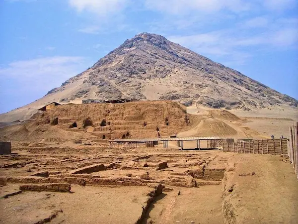 Imagen de las Huacas del Sol y de la Luna
  uno de los lugares turísticos del norte
