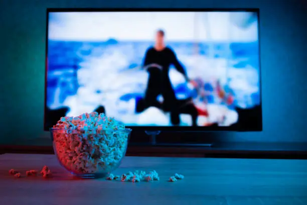 Cómo preparar el ambiente ideal para disfrutar series en casa