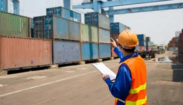Cómo un buen agente de carga optimiza la logística internacional