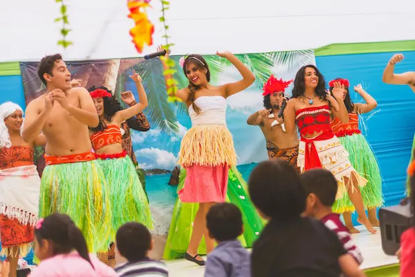 Princesas modernas mezcla de Elsa Moana y más