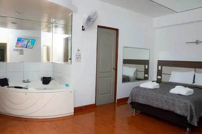habitacion con jacuzzi en inti tumi
