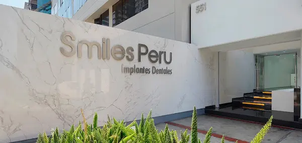 Smiles Peru Dental