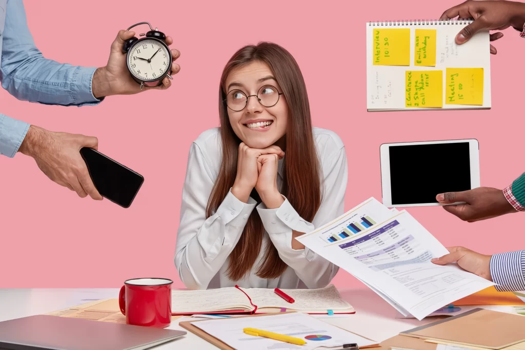 Cómo organizar mi tiempo CHICA CON TAREAS