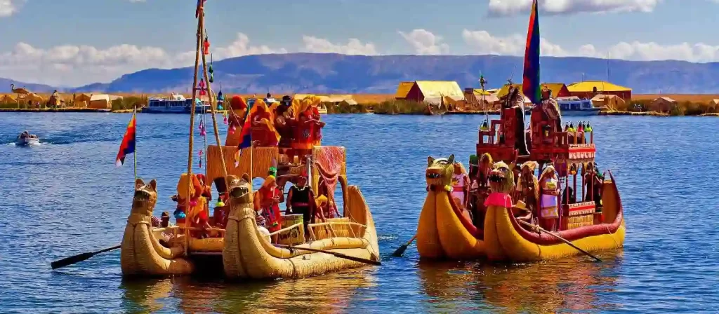foto de caballitos de totora en el lago Titicaca en Perú