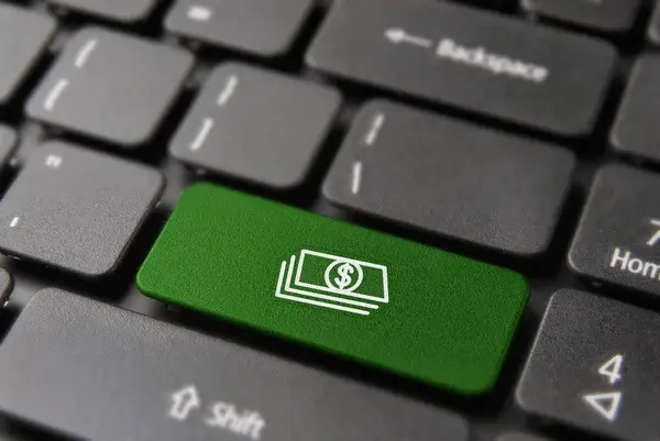 teclado de laptop que representa como ganar dinero por internet
