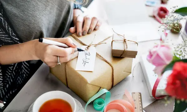 El arte de regalar: cuando los detalles hablan por ti