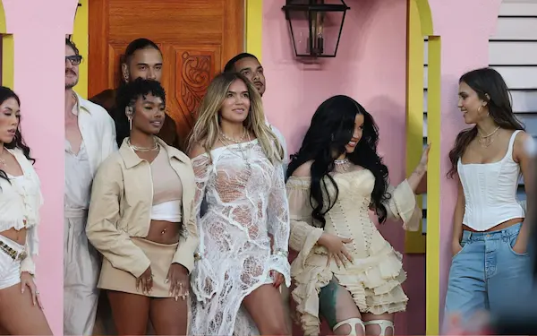 artistas latinos en la casita de bad bunny