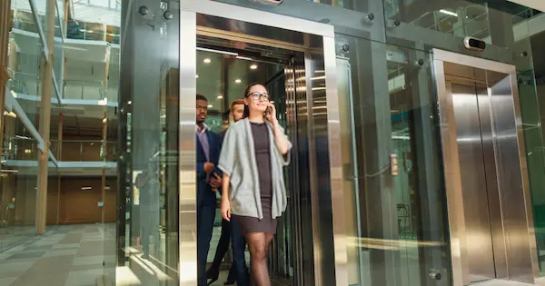 ¿Por qué la instalación de ascensor es una inversión estratégica?