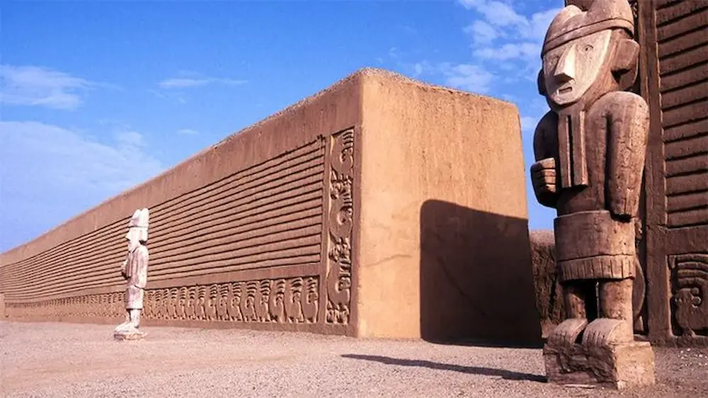 Imangen de la ciudadela de Chan Chan uno de los lugares turísticos del norte.